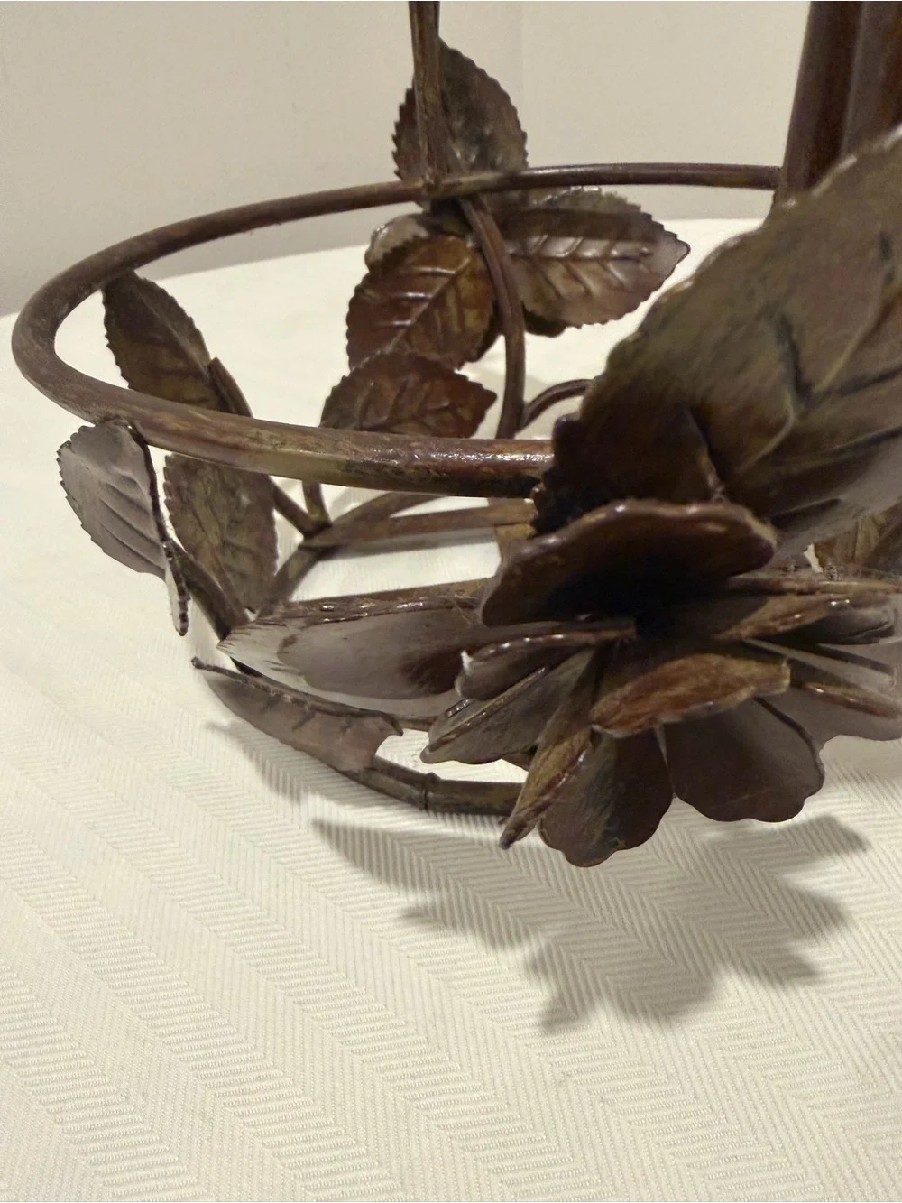 New Metal Leaf Basket sturdy Bronze Tone Floral Design